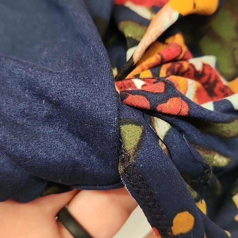 Oddy Top Floral Tucked At Waist NWOT - Picture 6 of 6